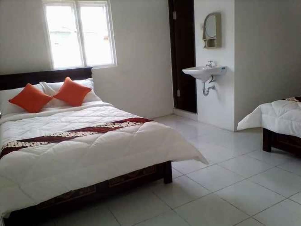 Надисари: Yustin Family Homestay Syariah Malang