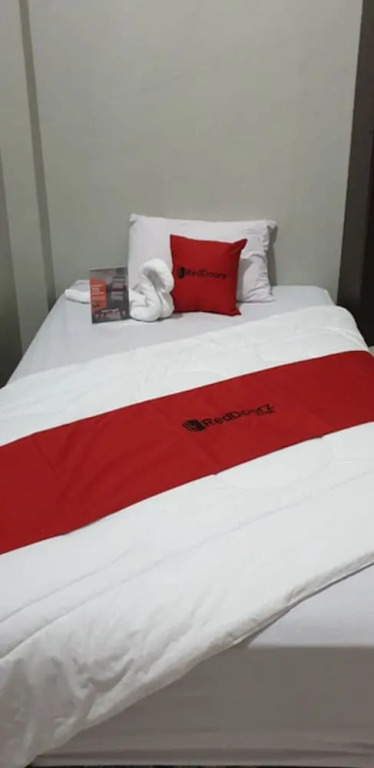 Мамуджу: RedDoorz @ Hotel Yaki Mamuju