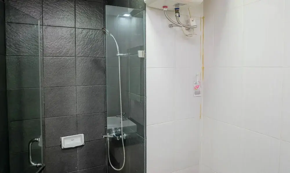 Джакарта: Good Location with Simply Furnished 1BR Apartment Woodland Park