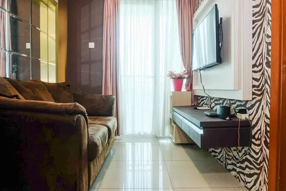 Джакарта: Good Location with Simply Furnished 1BR Apartment Woodland Park