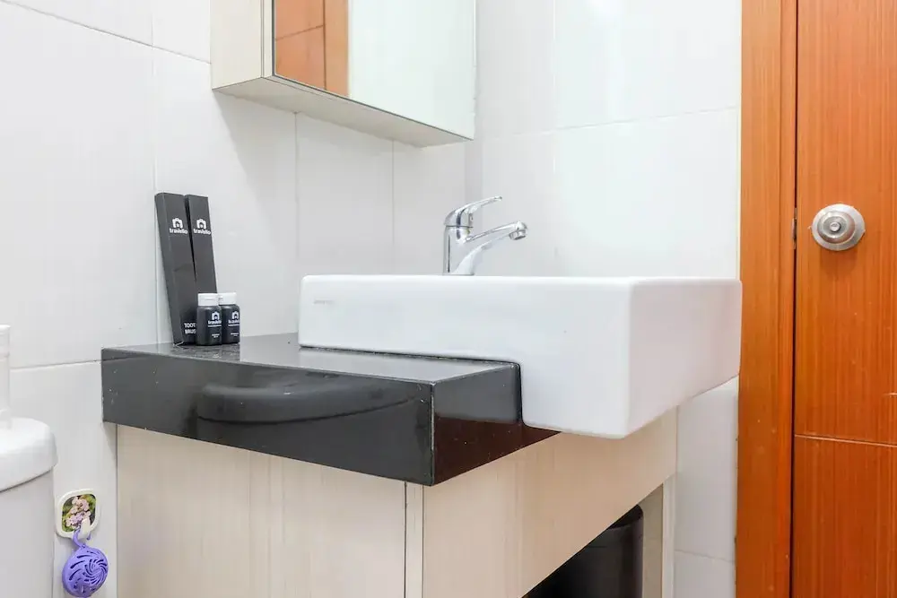 Джакарта: Good Location with Simply Furnished 1BR Apartment Woodland Park