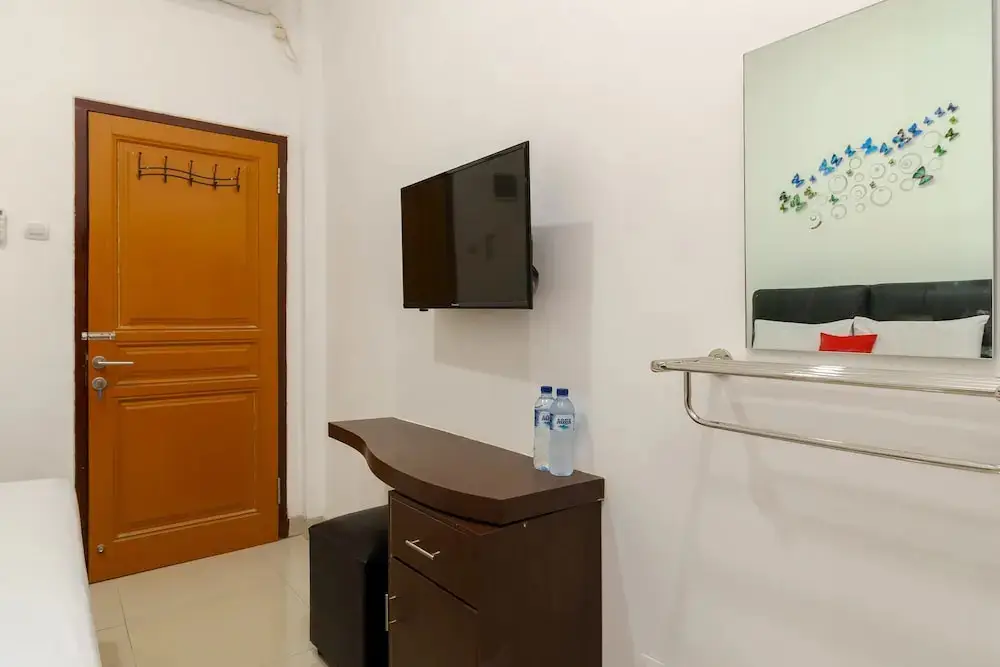 Чиребон: RedDoorz near Kejaksan Station Cirebon 2