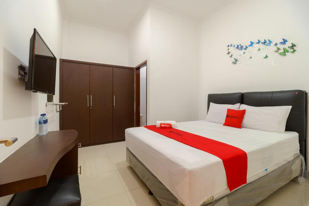 Чиребон: RedDoorz near Kejaksan Station Cirebon 2