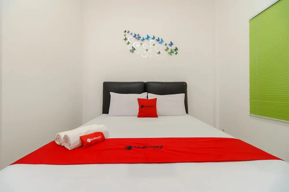 Чиребон: RedDoorz near Kejaksan Station Cirebon 2