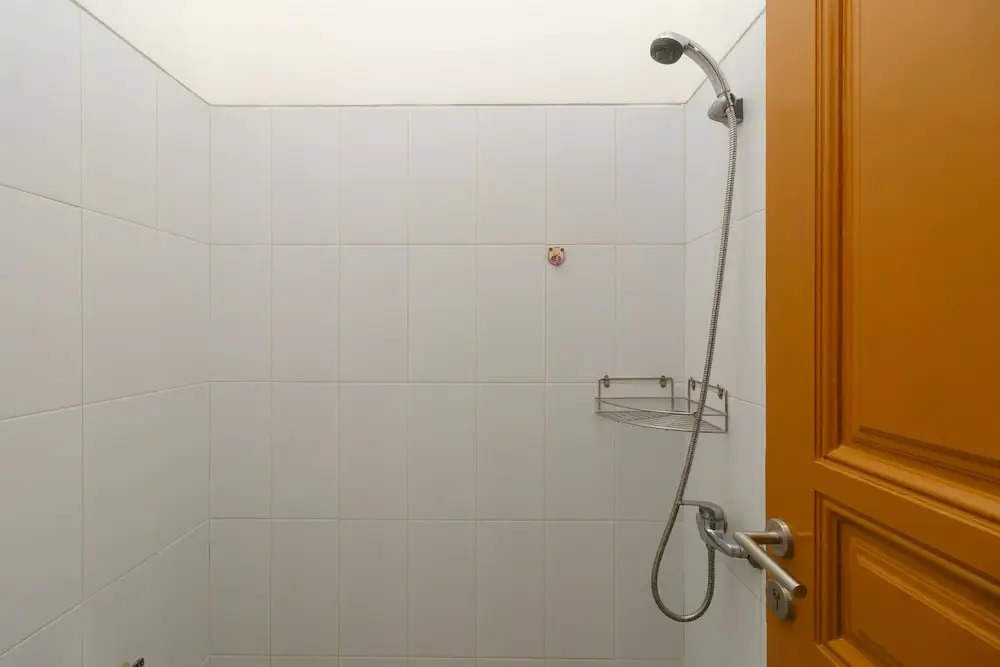 Чиребон: RedDoorz near Kejaksan Station Cirebon 2