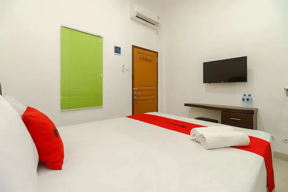 Чиребон: RedDoorz near Kejaksan Station Cirebon 2