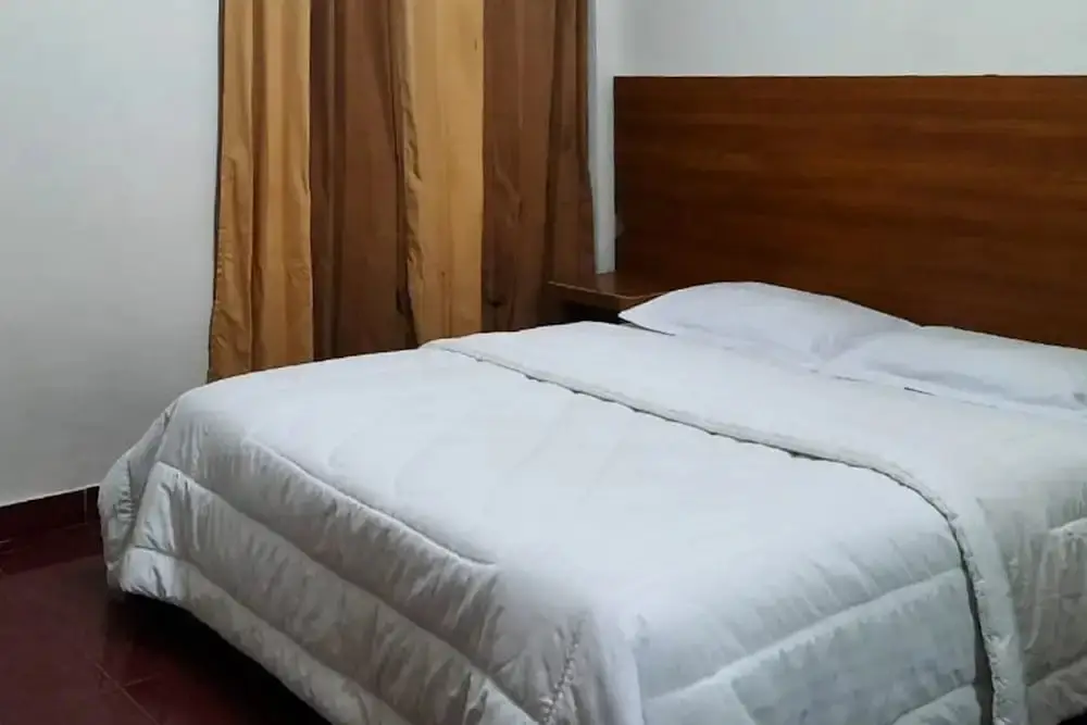 Озеро Тоба: RedDoorz near Pagoda Open Stage Parapat
