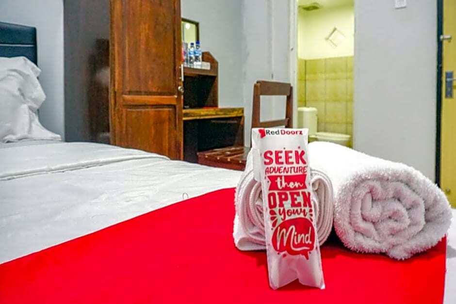 Сингараджа: RedDoorz near Penimbangan Beach Singaraja