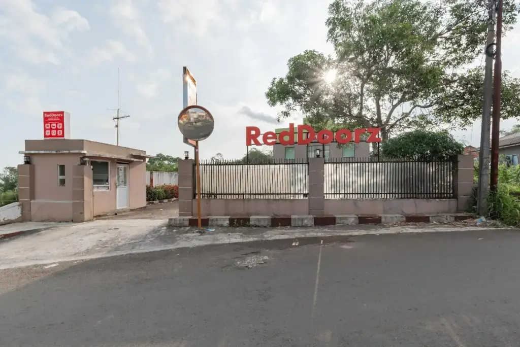 RedDoorz Syariah near RS Hermina Sukabumi — фото 1