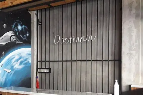 RedDoorz Plus @ Doorman Guest House — фото 1
