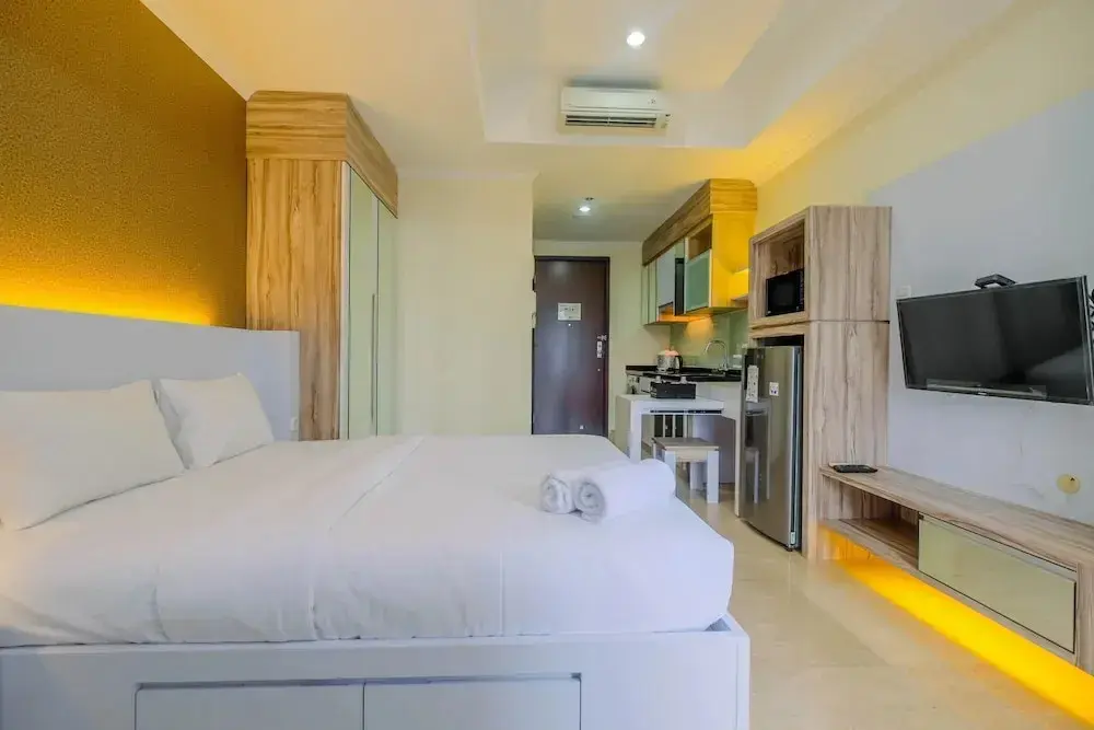Джакарта: Warm and Cozy Studio at Menteng Park Apartment