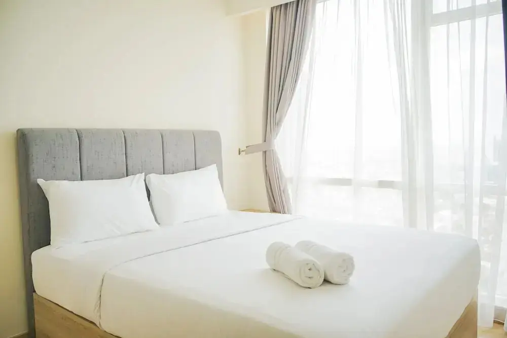 Джакарта: Chic and Cozy 2BR Apartment at Menteng Park