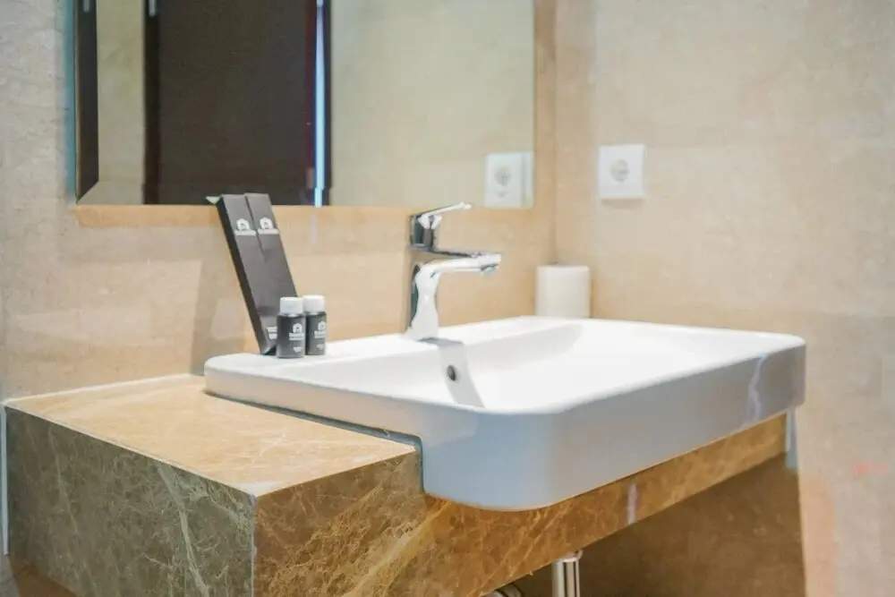 Джакарта: Chic and Cozy 2BR Apartment at Menteng Park