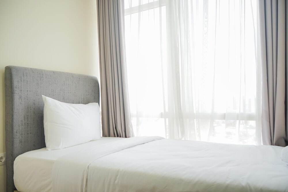Джакарта: Chic and Cozy 2BR Apartment at Menteng Park