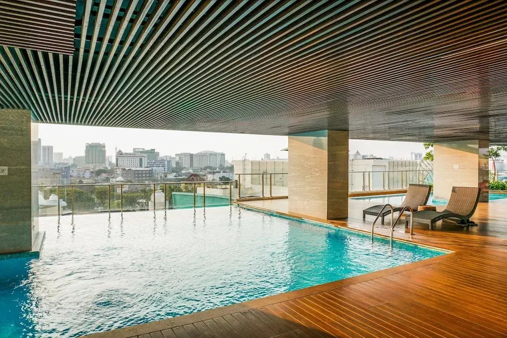 Джакарта: Chic and Cozy 2BR Apartment at Menteng Park