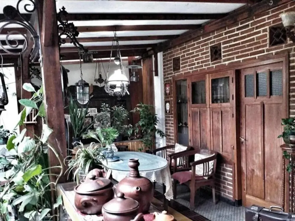Маланг: Room in B&B - Villas in Batu Indonesia Homestay