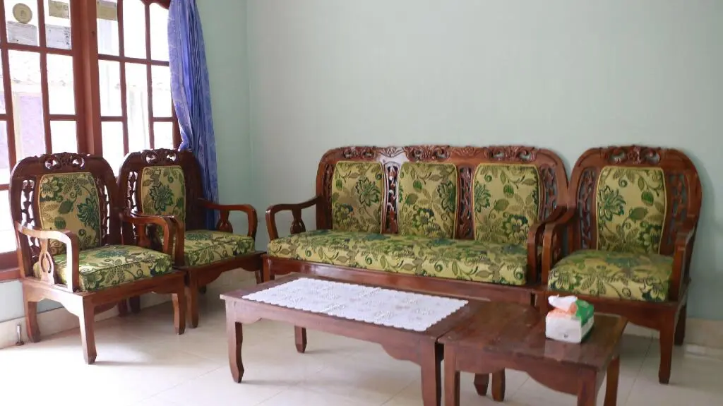 Харготирто: Homestay Mbak Karti