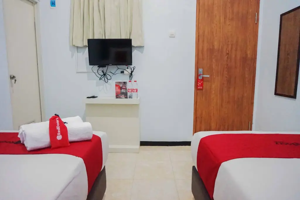 Маланг: RedDoorz near Velodrome Malang 2