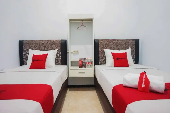 Маланг: RedDoorz near Velodrome Malang 2