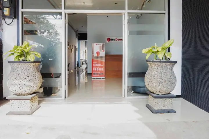 Маланг: RedDoorz near Velodrome Malang 2
