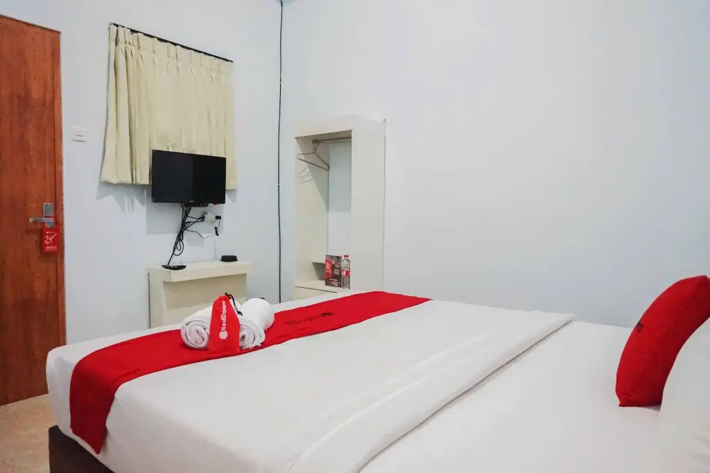 Маланг: RedDoorz near Velodrome Malang 2