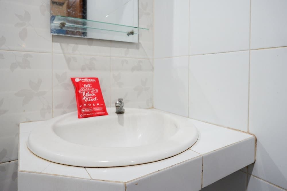 Джокьякарта: Reddoorz Near Lempuyangan Train Station