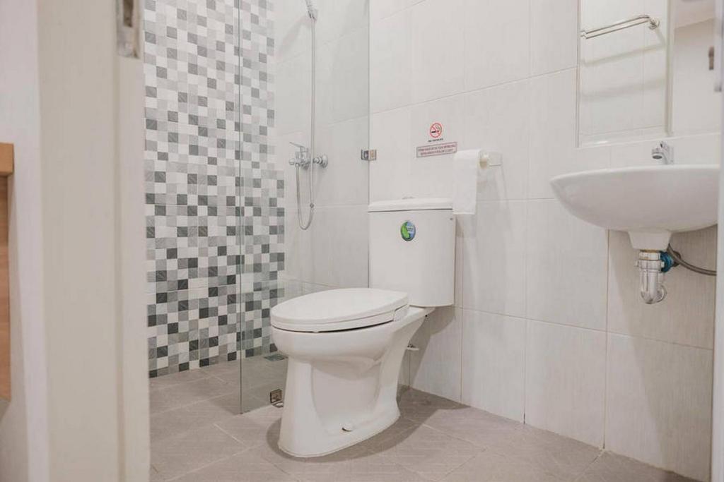 Джакарта: Reddoorz Plus Near Soekarno Hatta Airport Taman Mahkota