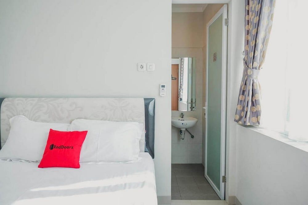 Джакарта: Reddoorz Plus Near Soekarno Hatta Airport Taman Mahkota