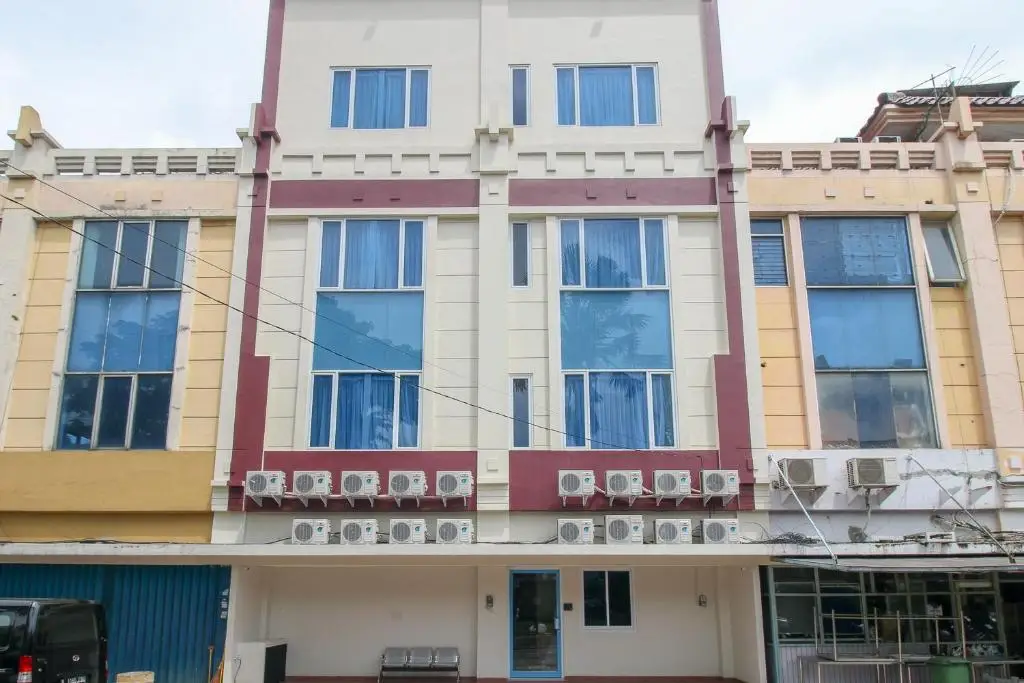 Reddoorz Plus Near Soekarno Hatta Airport Taman Mahkota — фото 1