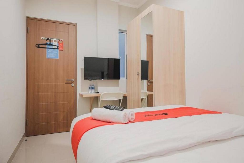 Джакарта: Reddoorz Plus Near Soekarno Hatta Airport Taman Mahkota
