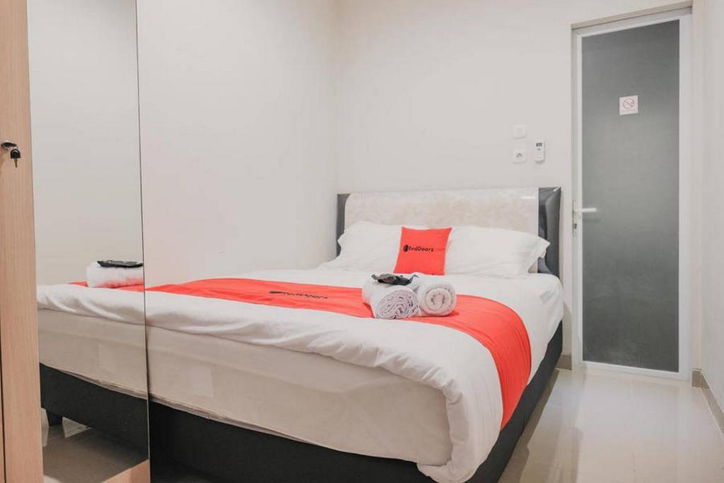 Джакарта: Reddoorz Plus Near Soekarno Hatta Airport Taman Mahkota