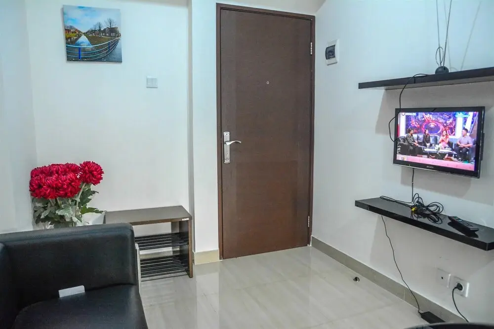 Джакарта: Modern 2BR Puri Park View Apartment Near Lippo Puri