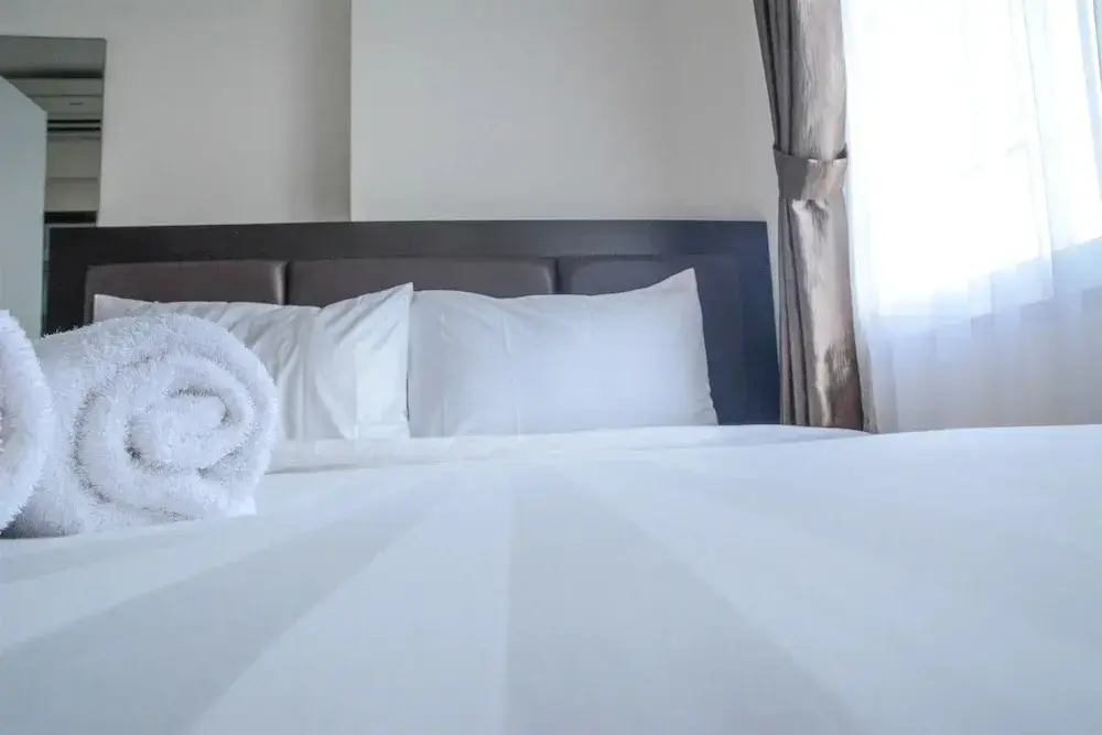 Джакарта: Modern 2BR Puri Park View Apartment Near Lippo Puri