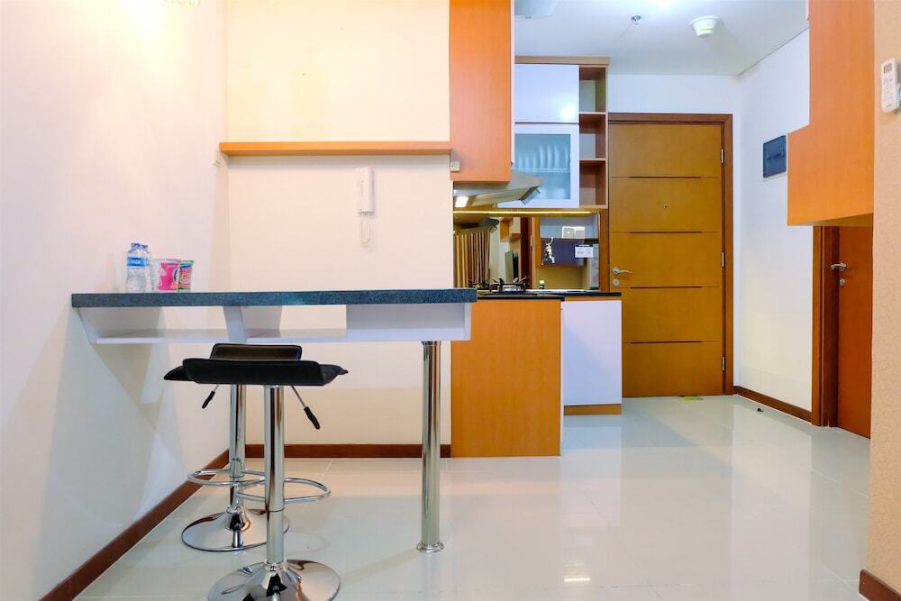 Джакарта: 1BR Sea View Condominium at Green Bay Pluit Apartment