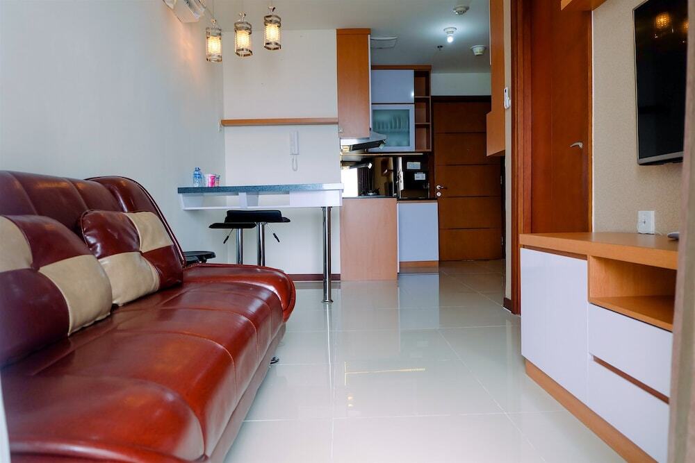 1BR Sea View Condominium at Green Bay Pluit Apartment — фото 1