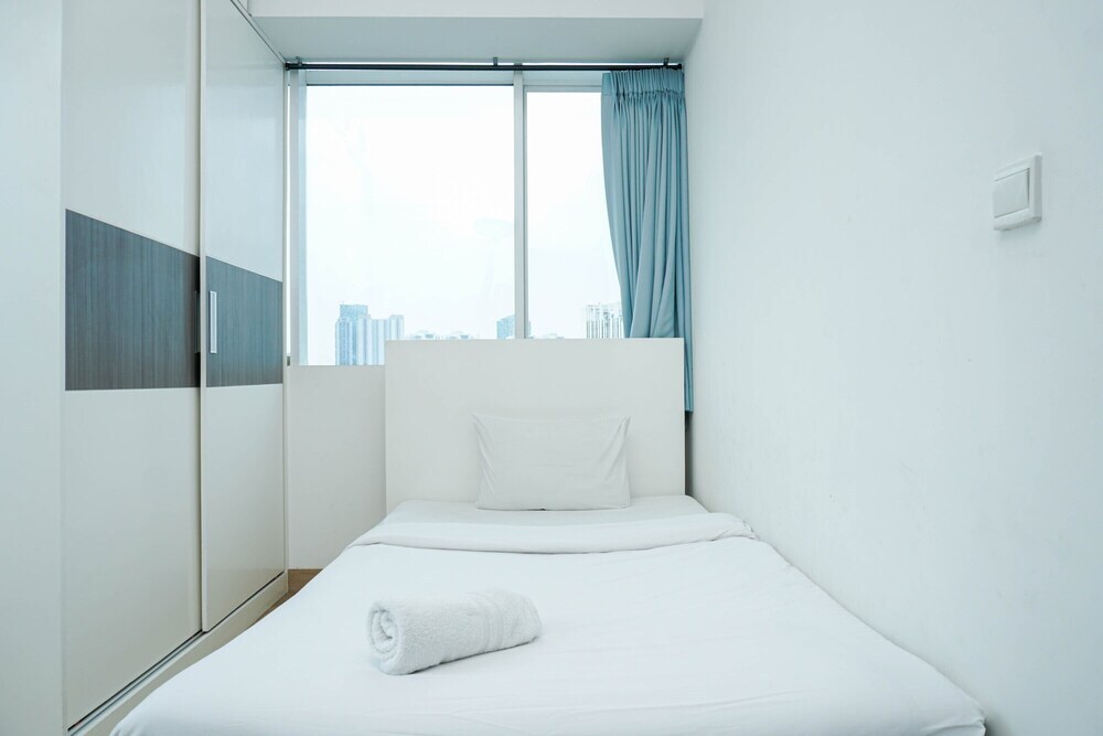 Джакарта: Spacious 3BR Ambassade Residences Apartment near Kuningan