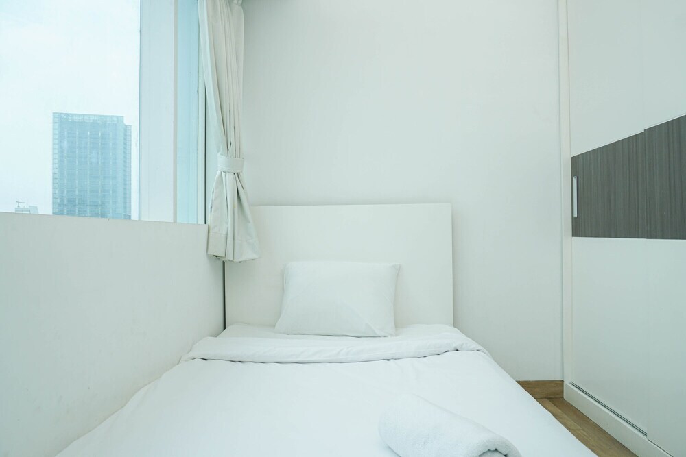 Джакарта: Spacious 3BR Ambassade Residences Apartment near Kuningan