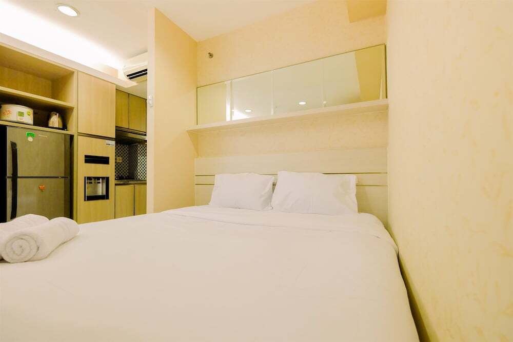 Джакарта: Simply Furnished Studio Room @ The Hive Tamansari Apartment