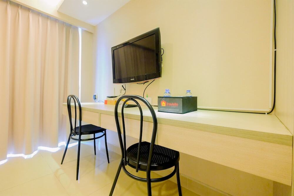 Джакарта: Simply Furnished Studio Room @ The Hive Tamansari Apartment