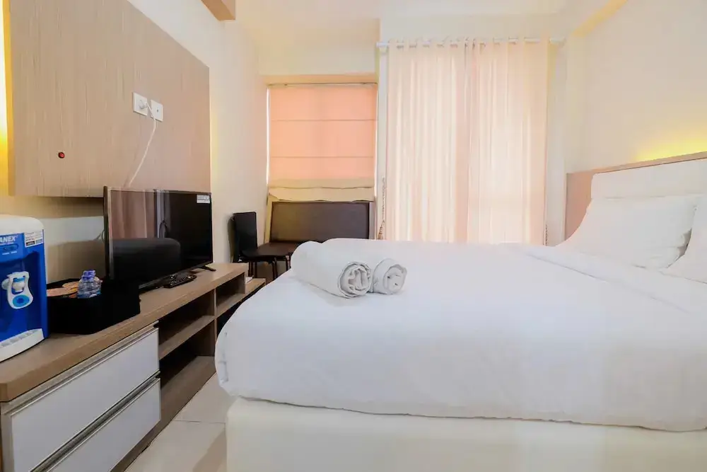 Minimalist Studio Room with City View @ Tifolia Apartment — фото 1