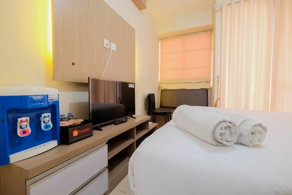 Джакарта: Minimalist Studio Room with City View @ Tifolia Apartment