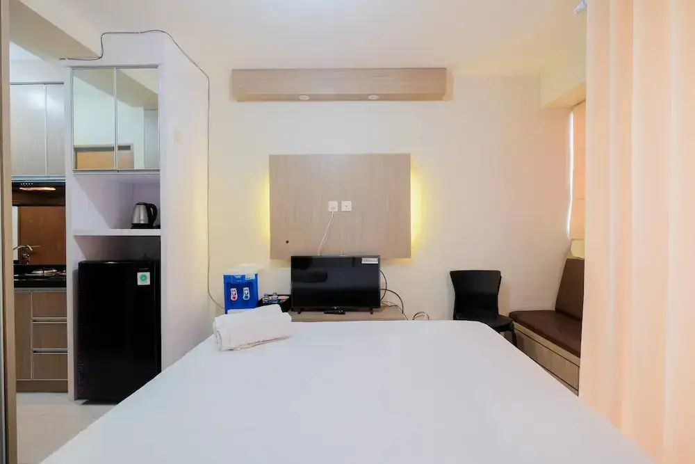 Джакарта: Minimalist Studio Room with City View @ Tifolia Apartment