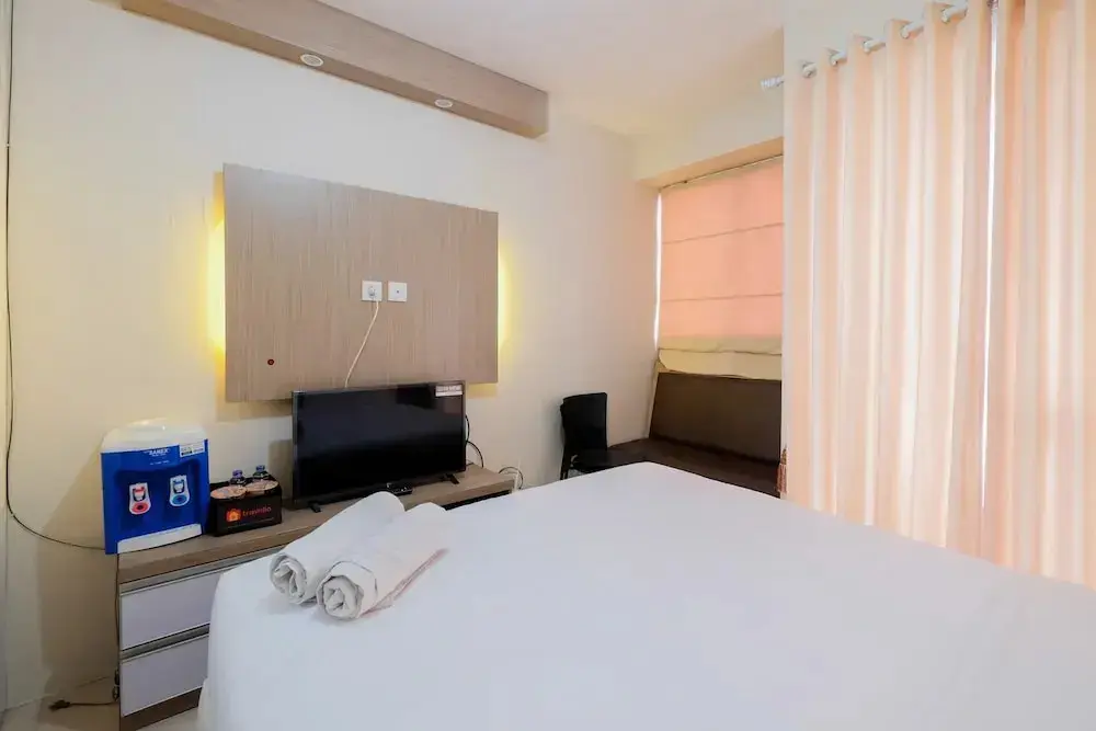 Джакарта: Minimalist Studio Room with City View @ Tifolia Apartment