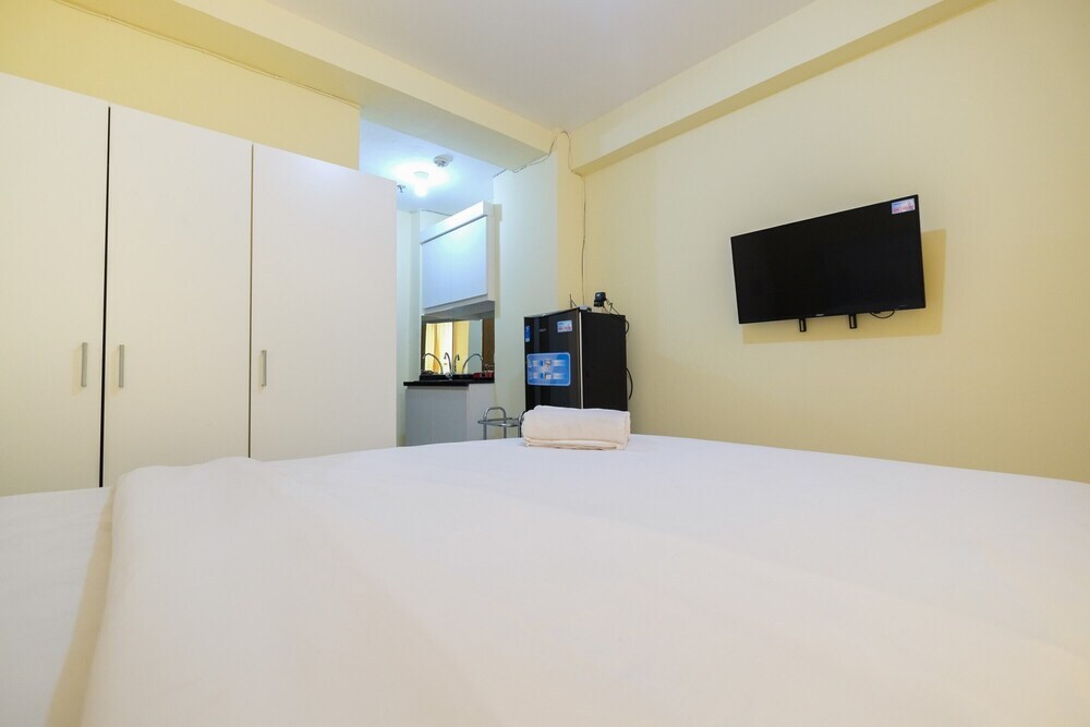Джакарта: Studio Room @ Tifolia Apartment near Kelapa Gading