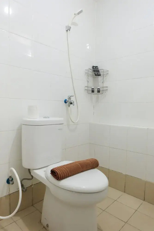 Джакарта: Simply 2BR at Bassura City Apartment