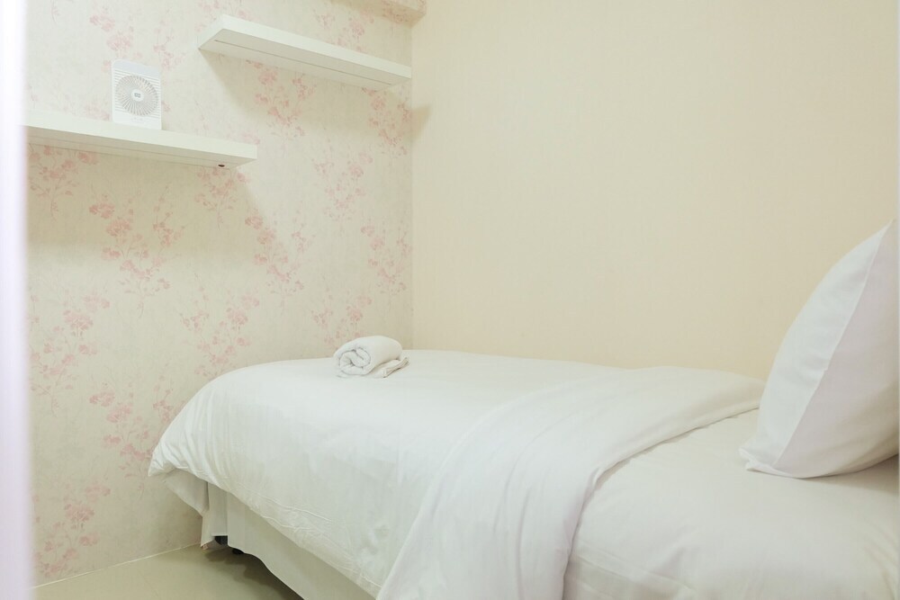 Джакарта: Simply 2BR at Bassura City Apartment