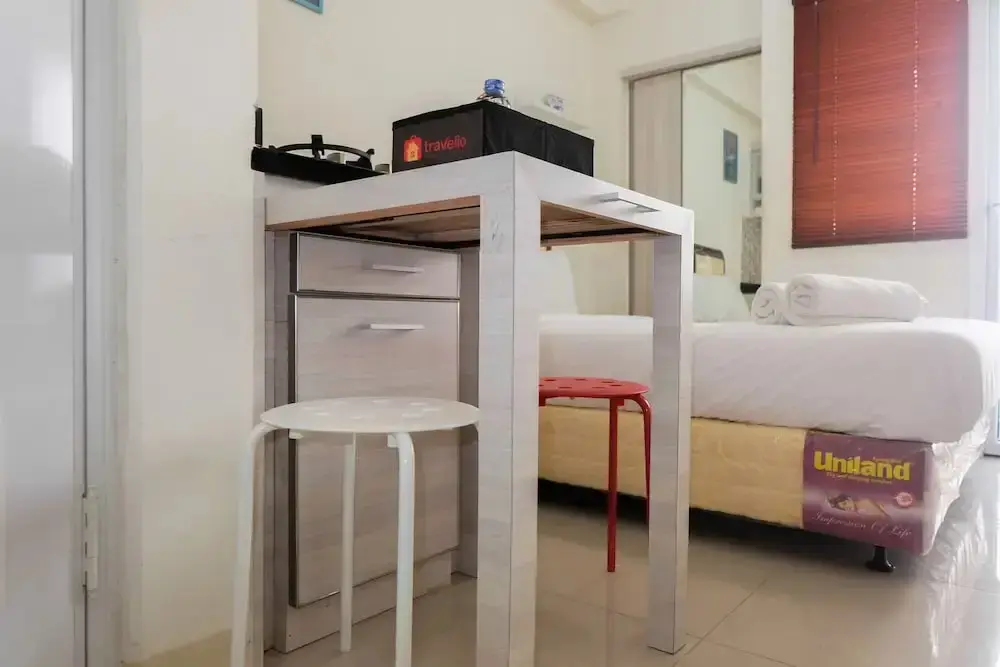Джакарта: Cozy Studio Apartment Connected to Mall at Green Pramuka