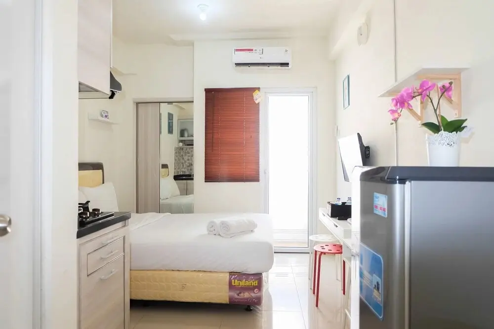 Джакарта: Cozy Studio Apartment Connected to Mall at Green Pramuka