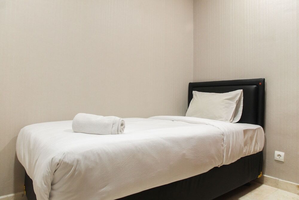 Джакарта: Modern and Posh 2BR The Empyreal Condominium Apartment