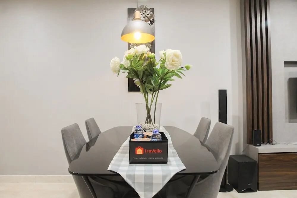 Джакарта: Modern and Posh 2BR The Empyreal Condominium Apartment